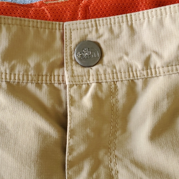 The North Face boy shorts - Picture 2 of 5